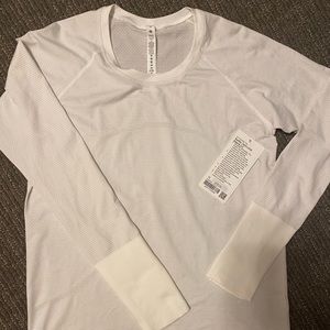 LULULEMON SWIFTLY 2.0 LONG SLEEVE TOP!!! NEVER WORN, NEW WITH TAGS!!!🍋🍋
